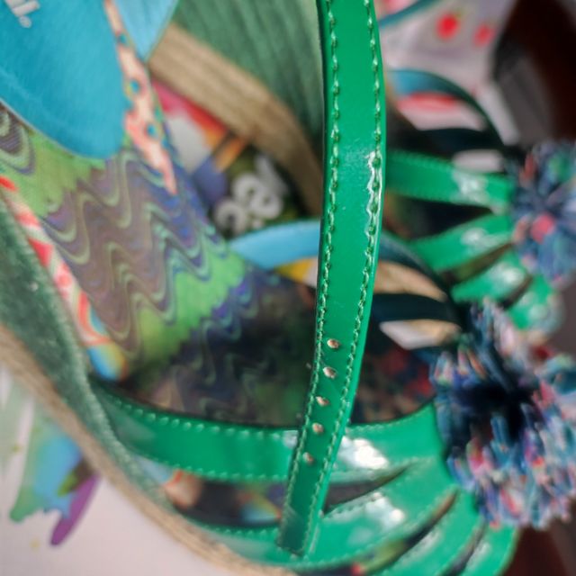 Sandali zeppa Desigual