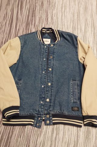 Cazadora beisbolera pull y bear