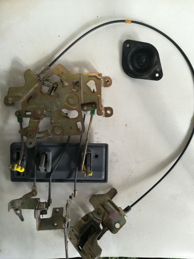 Cerradura puerta lateral derecha Nissan serena