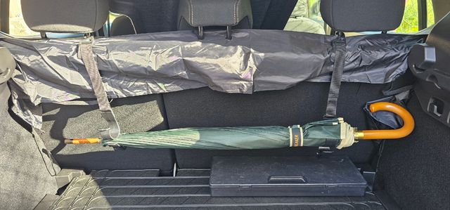 Cinte ombrelli borse ed altro per auto