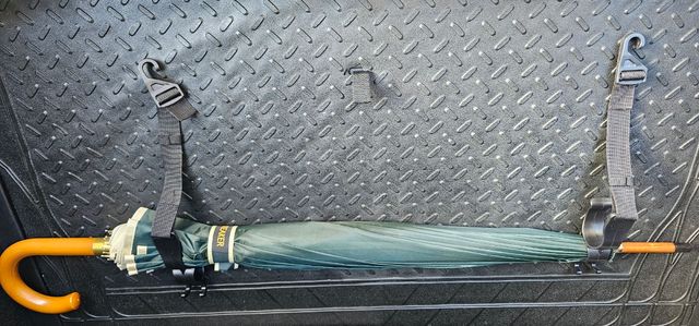 Cinte ombrelli borse ed altro per auto