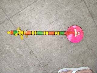 Pequeña guitarra. Instrumento Marroqui