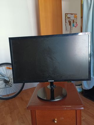 PANTALLA DE ORDENADOR +TECLADO Y RATON