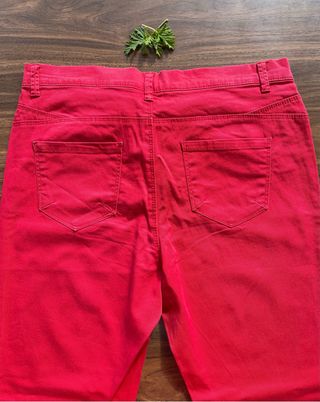 Pantalón pitillo rojo