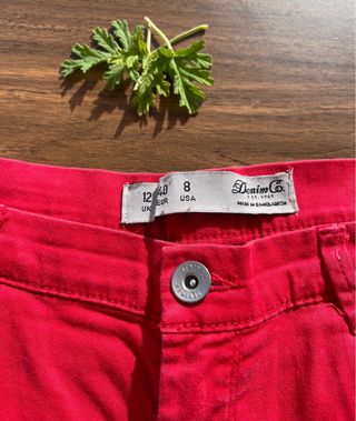 Pantalón pitillo rojo