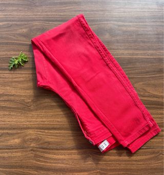 Pantalón pitillo rojo