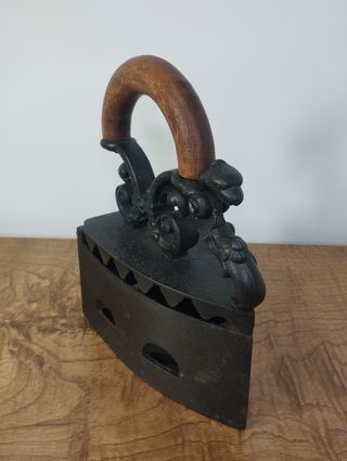 Antigua Plancha de Carbón "Dragón"