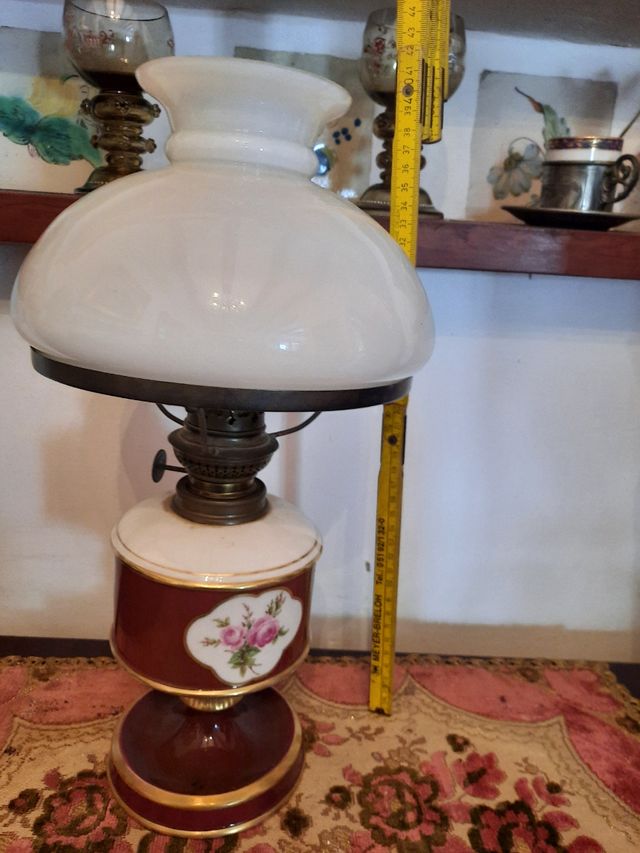 Scrivania antica quinqué