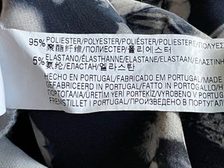 Abito corto con motivi floreali