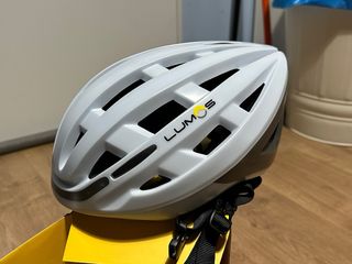Casco de bici con luces integradas