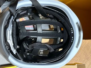 Casco de bici con luces integradas