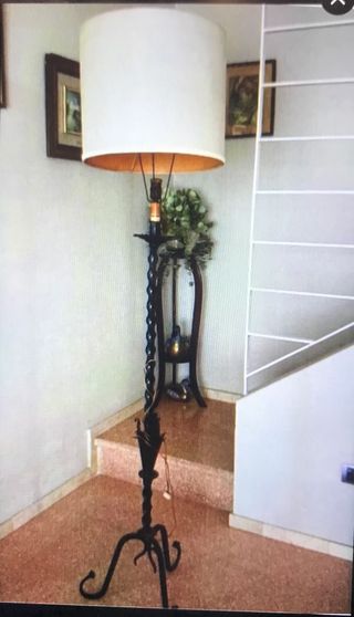 Lampara de pie hierro con adornos hojas