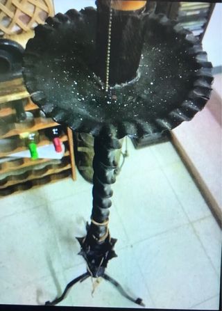 Lampara de pie hierro con adornos hojas