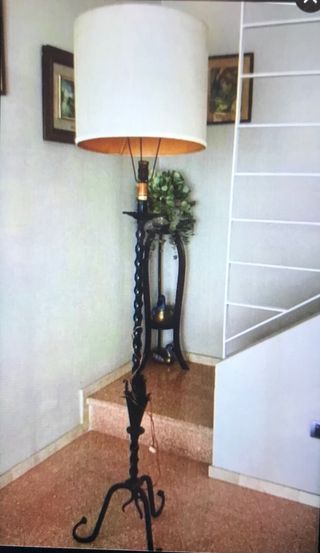 Lampara de pie hierro con adornos hojas