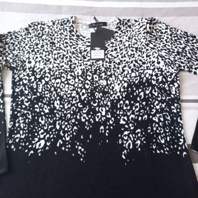 Maglia nuova con cartellino