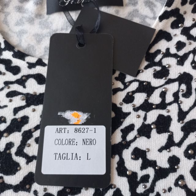 Maglia nuova con cartellino