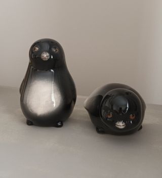 Pareja pingüinos porcelana