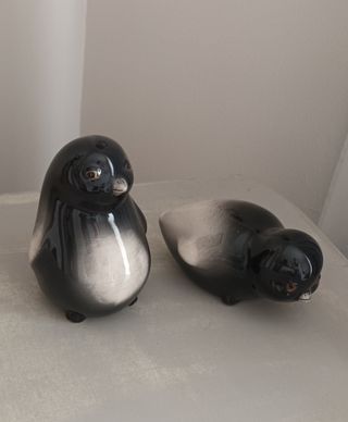 Pareja pingüinos porcelana