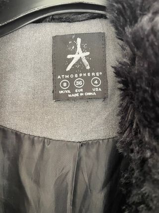 abrigo de pelo negro