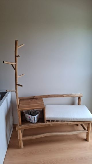 Banco madera entrada hall o pie cama. Perchero