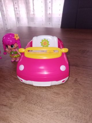 Coche de pinypon + 3 muñecas