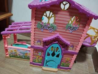 Casa echantimals y sus muñecas