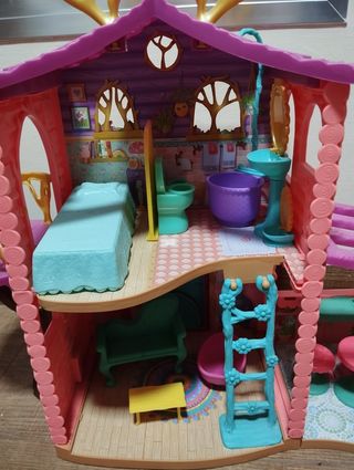 Casa echantimals y sus muñecas