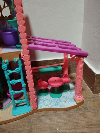 Casa echantimals y sus muñecas