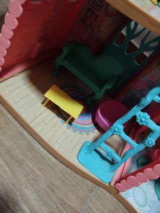 Casa echantimals y sus muñecas