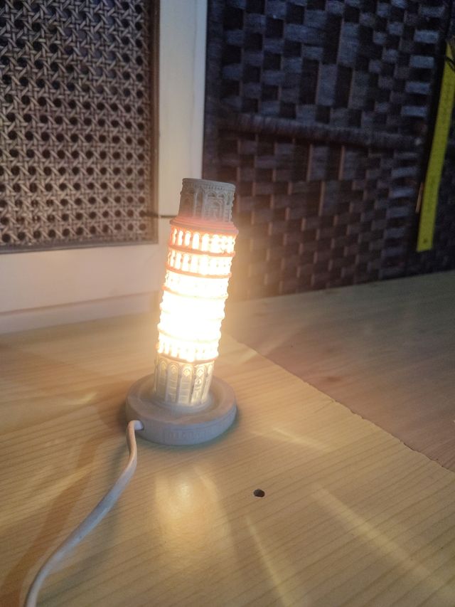 Lámpara Torre de Pissa