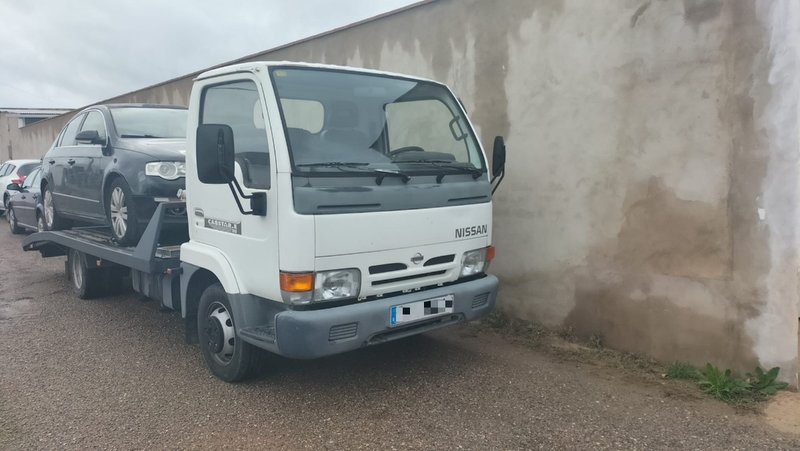 Nissan Cabstar 2000 - foto 1