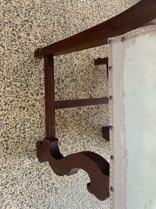 Conjunto de sillas de madera clásicas