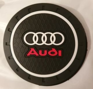 Almohadilla silicona con logo Audi antideslizante.