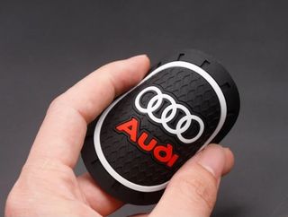 Almohadilla silicona con logo Audi antideslizante.