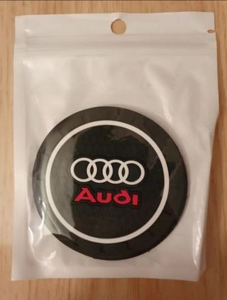 Almohadilla silicona con logo Audi antideslizante.