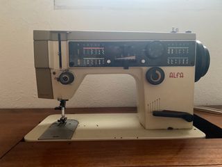 Maquina + mueble de coser