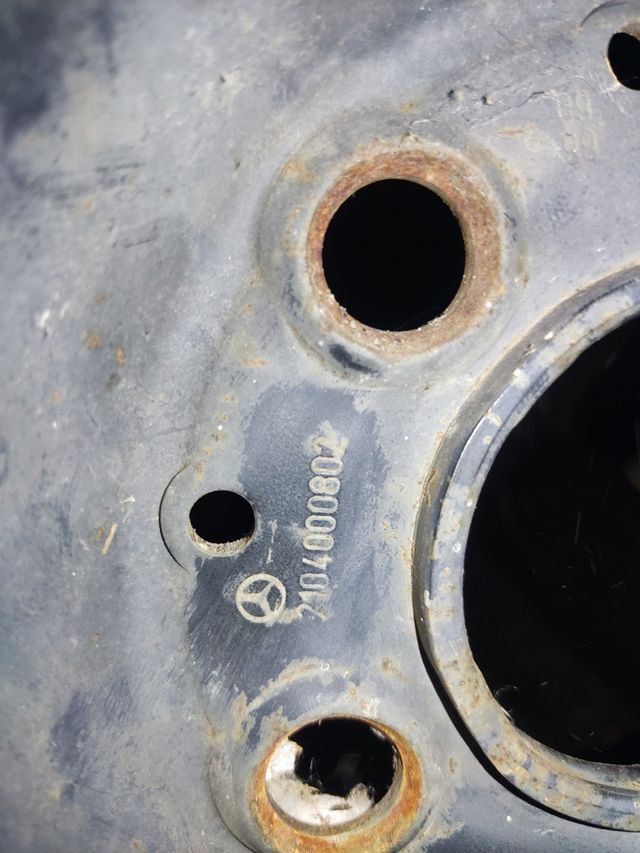 Llanta 16  con neumático mercedes