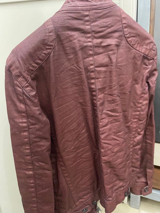 cazadora denim burdeos 