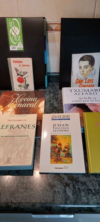 Nº 014.-Libros y carpetas