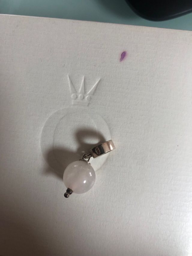 charm pandora cuarzo