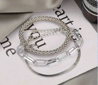 3 pulseras doradas muy femeninas