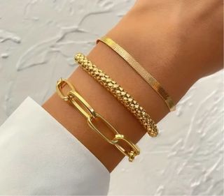 3 pulseras doradas muy femeninas