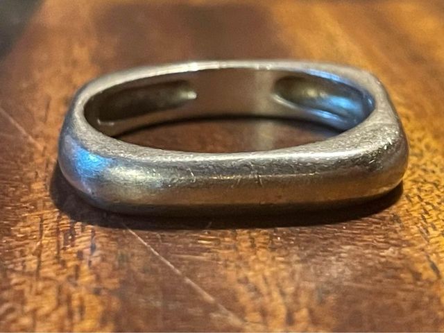 Anello in argento squadrato