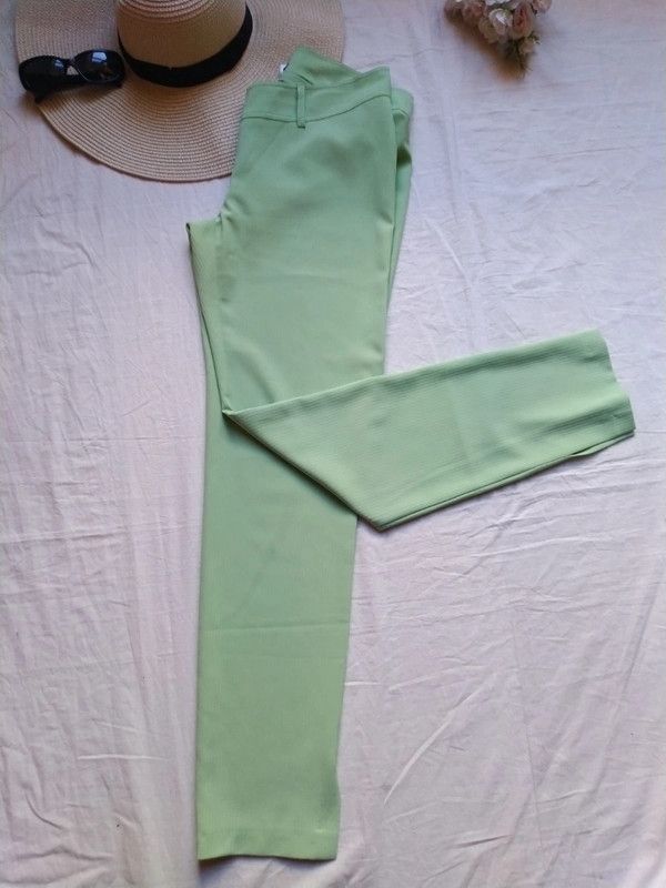 Pantaloni dritti verde pastello