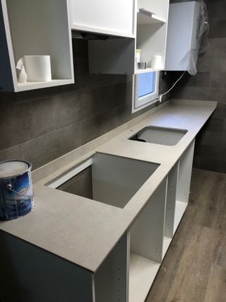 instalacion reparacion fregadero bajo encimera