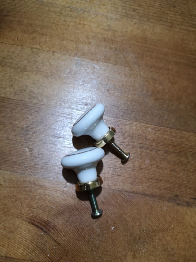 2 pomos blanco y oro