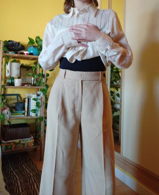 Pantalón de vestir pinzas. Zara