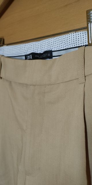Pantalón de vestir pinzas. Zara