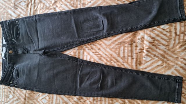 Pantalón negro pitillo