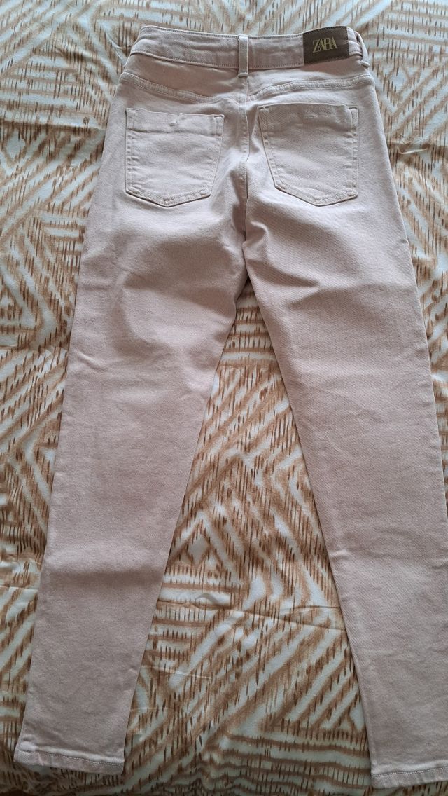 Pantalón rosa pitillo